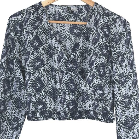 H&M Crop Top Womens 4 Black Gray Snake Print Long Sleeve Y2K Punkcore Grunge - Picture 4 of 8